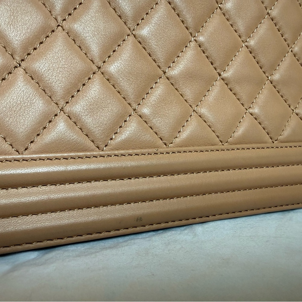 CHANEL Beige Leather Interior - Picture 15 of 16
